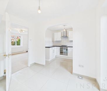 2 bedroom semi-detached house to rent - Photo 3