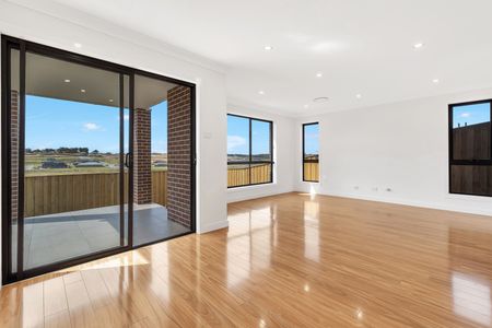 124 Hannaford Avenue, Box Hill NSW 2765 - House For Rent | Domain - Photo 2