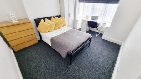 4 Bed Detached House, Greenfield Street, NG7 - Photo 2