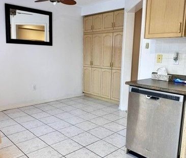 For Lease - 21 Baltic Street, Richmond Hill, Ontario - Photo 3