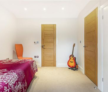 3 bedroom end of terrace house to rent - Photo 2