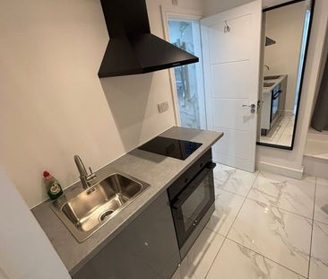 Studio Flat, London, SW19 - Photo 5