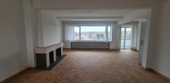 Appartement te huur in Ukkel voor € 1.900 met 3 slaapkamers - Photo 2