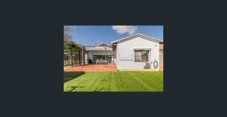 Beautifully Kept Home in Great Location! 3x2 (or 4 Bedroom / Study) Character Home ready for family from the 9th of January 2026! - Photo 5