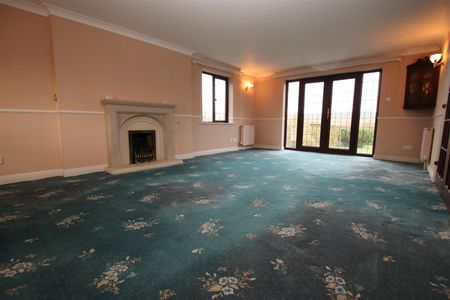 4 bed Detached House for let - Photo 4