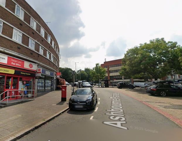 Studio Flat, Ashbourne Parade, W5 - Photo 1