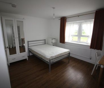 4 bedroom semi-detached house to rent - Photo 3