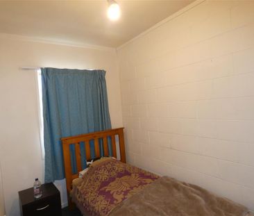 ELLERSLIE, 2 BEDROOMS - Photo 2