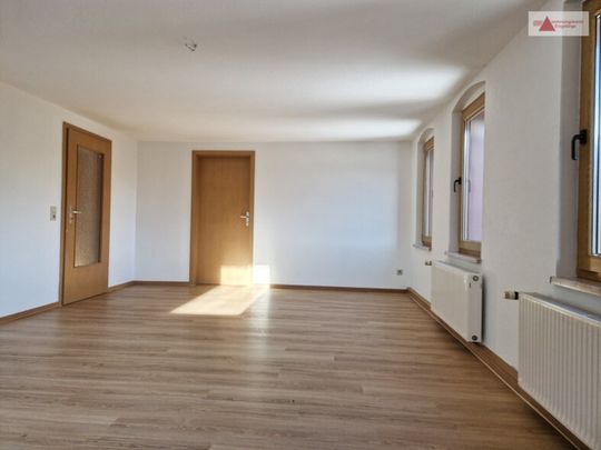Geräumige 2-Raum-Dachgeschosswohnung mit Stellplatz - Foto 1