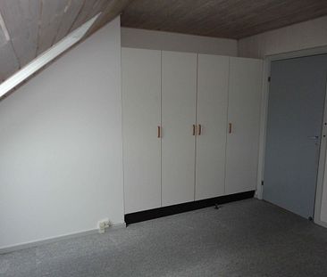 Stor og lys lejlighed på øverste etage - Photo 3