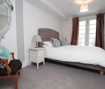 A superb, two bedroom property in a recently converted Grade II lis... - Photo 3