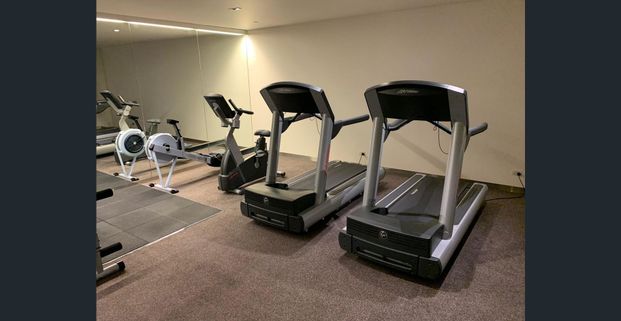 FULLY FURNISHED - Luxury Living on St Kilda Beach - Photo 1