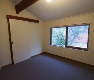 Spacious 2 bedroom townhouse in private garden setting - Photo 5