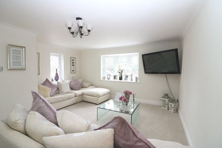 Richmond Avenue, Shoeburyness, Southend-On-Sea, Essex, SS3 9LF - Photo 2