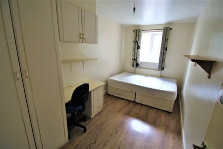 Pennington Court, Delph Lane, Woodhouse, LS6 2RW, Leeds - Photo 4