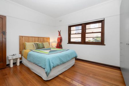 Updated Art Deco Apartment with Beach Views! - Photo 5