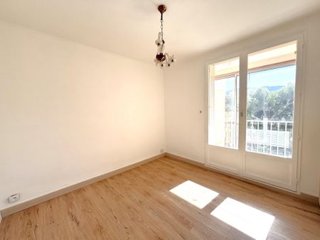 Location Appartement 4 pièces 67m² CASSIS 13260 - Photo 4