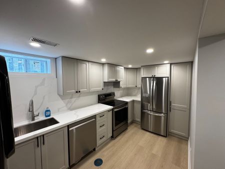 For Lease - 8 Redwood Court Unit# Basement, Barrie, Ontario - Photo 4