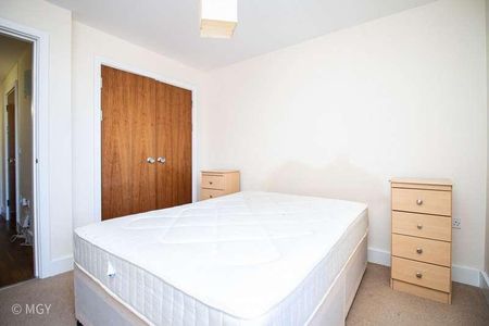 Falcon Drive, Cardiff, CF10 - Photo 4