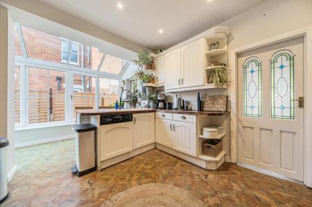 4 bedroom detached house to rent - Photo 5