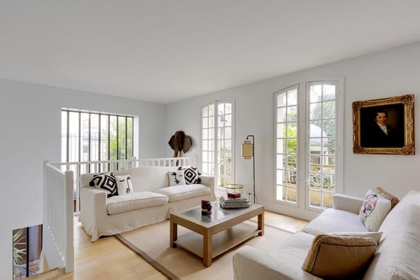 Location Appartement 7 pièces Meublé 260m² PARIS 7ème - Photo 1