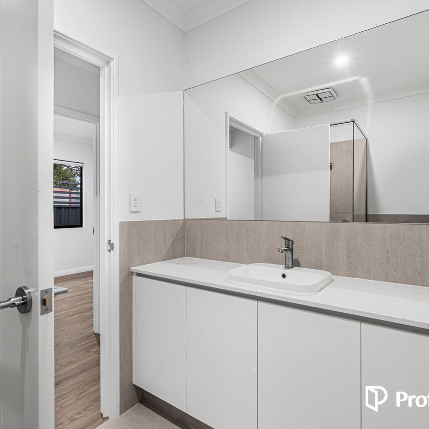 Brand New Street Front Villa! - Photo 1