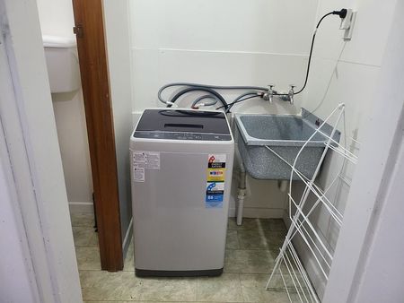 Charming 2BR Flat in Georgetown! - Photo 5