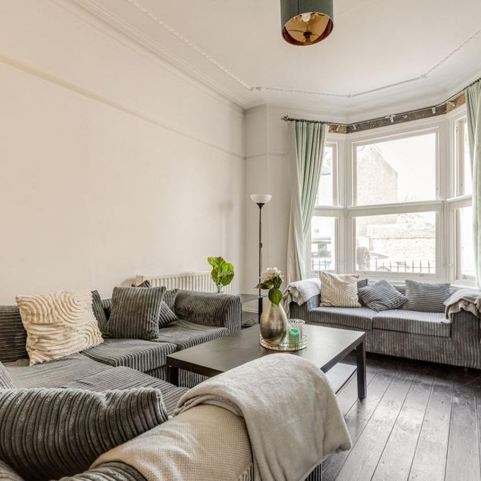 5 bedroom end of terrace house to rent - Photo 1