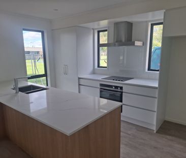 Brand new 3-bedroom, 2-bathroom home in Leamington, 3432 – Cambridg... - Photo 6