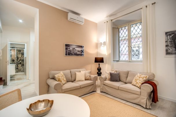 TRASTEVERE APARTMENT FOR RENT RENOVATED IN VICOLO DELLA SCALA - Photo 1