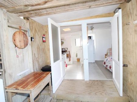 Rustic Sunny Whangapoua Cabins - Photo 3