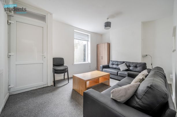 5 bedroom house to rent - Photo 1