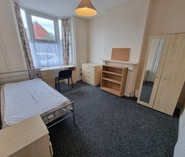 4 Bed Student Accommodation - Photo 4