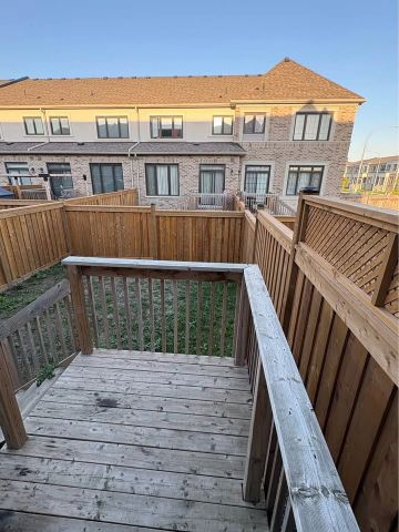 For Lease - 26 Louise Crescent, Whitby, Ontario - Photo 4