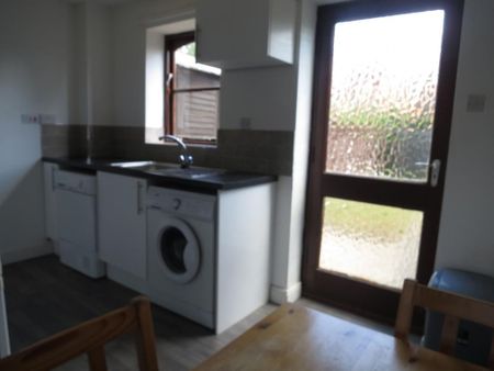 2 bedroom house to rent - Photo 2