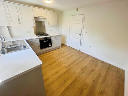 3 bedroom semi-detached house to rent - Photo 3