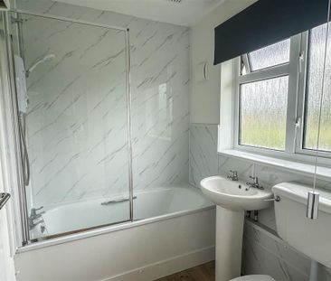 2 bedroom detached bungalow to rent - Photo 3