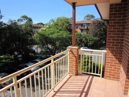 2 Bedroom Unit with Lock up Garage in a Small Complex - Photo 4