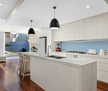 Executive Living Moments to the Harbour - Photo 6