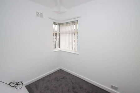 Mount Drive, Urmston, Manchester, M41 - Photo 2