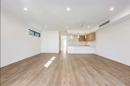 Stylish Three Bedroom 2 Storey Home in the Leafy Suburb St Morris - Photo 2