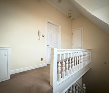 High Street - Photo 4