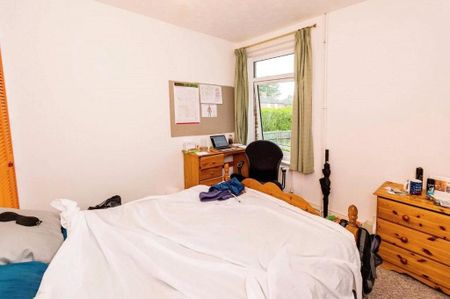 6 bedroom semi-detached house to rent - Photo 3