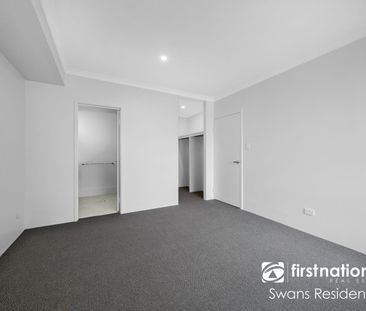 Contemporary Living with Plenty of Space!! - Photo 3