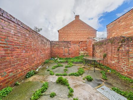 2 bedroom end of terrace house to rent - Photo 2