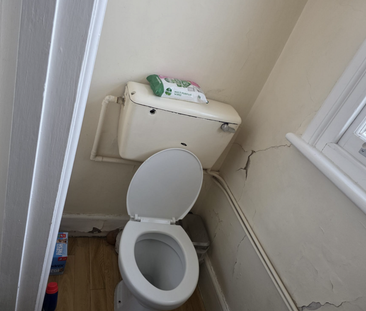 1 bedroom in a flat share to rent - Photo 5