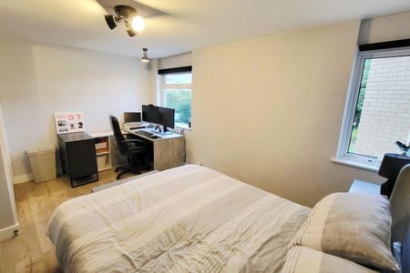 Winchester Close, ENFIELD - Photo 2