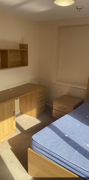 1 bedroom in a flat share to rent - Photo 1