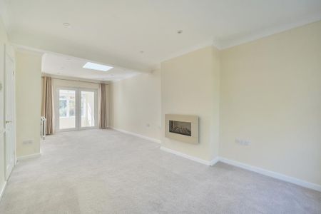 3 bedroom detached bungalow to rent - Photo 2