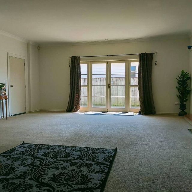 4 Bedroom house with extra room and kitchenette - Photo 1